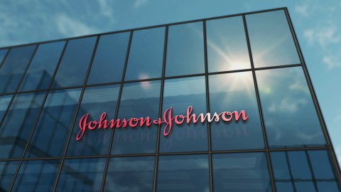 Johnson & Johnson enfrenta millonaria condena por talco vinculado al cáncer