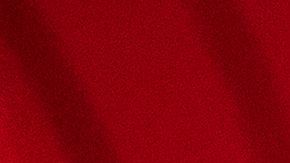 Diego Luna y Jennifer López en "Kiss of the Spider Woman".