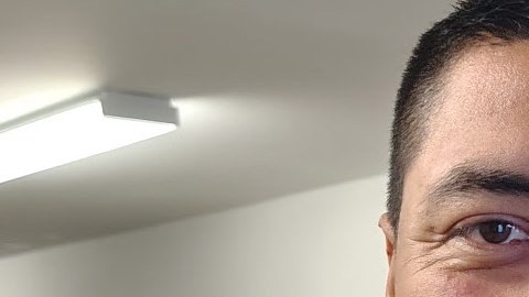 Leo Martínez, líder de la VC Defensa es embestido en su vehículo por agentes federales de migración.