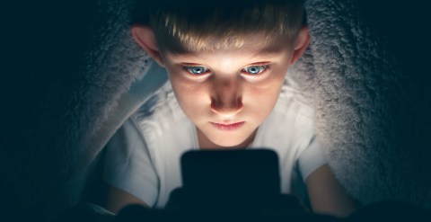 Dinamarca propone prohibir las redes sociales para menores de 15 años: "Están robando la infancia de nuestros niños"