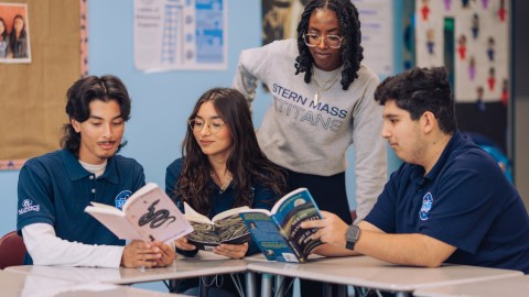 153 / 5,000
En aulas como esta, comienza la transformación: una lección, un alumno, un futuro a la vez.