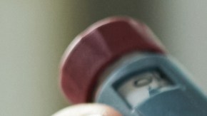 Personas diabéticas y grupos pro salud aplauden medida californiana de comenzar a vender insulina a precio asequible