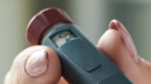 Personas diabéticas y grupos pro salud aplauden medida californiana de comenzar a vender insulina a precio asequible