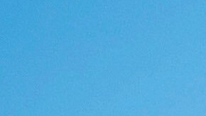 Agentes federales participan en una redada de ICE en una zona agrícola de Camarillo, en California.