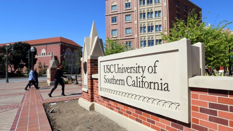 La Universidad de Southern California en Los Ángeles es una de las que recibieron la propuesta de un acuerdo para mejorar el acceso a fondos.