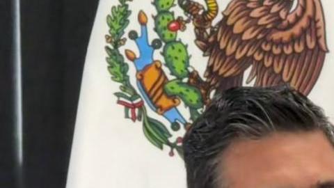 Miguel Aguiñiga Rodríguez, titular de Inovación de la Secretaría de Turismo de México junto al cónsul general de México en Los Ángeles, Carlos González.