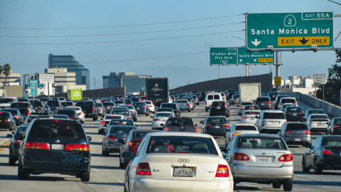 Los Ángeles es una de las ciudades más transitadas de Estados Unidos, especialmente durante las horas pico.