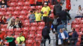 AME5099. SANTIAGO (CHILE), 04/10/2025.- Jugadores de Brasil forman este sábado, previo a un partido del grupo C de la Copa Mundial Sub-20 entre España y Brasil en el estadio Nacional Julio Martínez Prádanos, en Santiago (Chile). EFE/ Esteban Garay