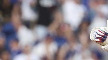 El estelar Shohei Ohtani recorre las bases luego de abrir el juego con jonrón. Los Dodgers tomaron una amplia ventaja y prevalecieron sobre Cincinnati en el inicio de los playoffs.