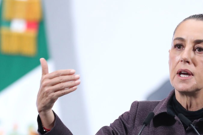 Sheinbaun dice que México busca acuerdo con Gobierno de Trump para evitar aranceles a vehículos pesados