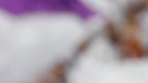 MADRID, 26/10/2025.- El defensa del Real Madrid Federico Valverde, y el centrocampista del Barcelona Pedro González "Pedri", durante el partido de la décima jornada de LaLiga EA Sports, que Real Madrid y FC Barcelona disputan este domingo en el estadio Santiago Bernabéu. EFE/Chema Moya