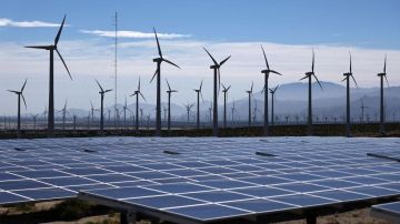 Cómo las energías renovables superaron por primera vez al carbón como principal fuente de electricidad en el mundo