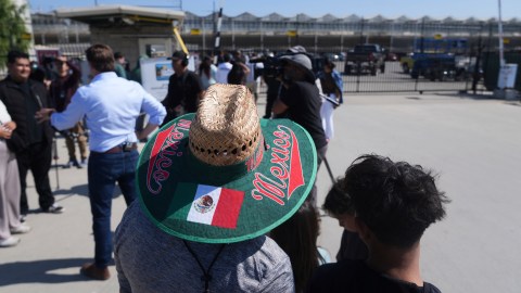 El reporte también señaló una subida interanual récord en 2024 del 5.5% de la fuerza laboral de origen latino.