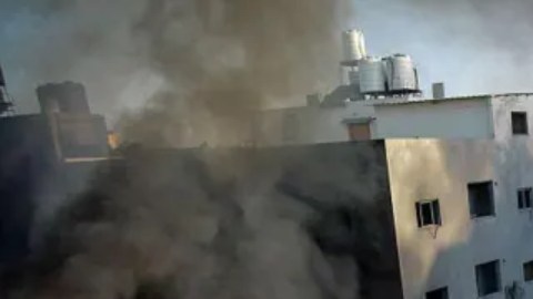 La guerra ha destruido gran parte de Gaza y los gazatíes están "desesperados" por un alto el fuego.