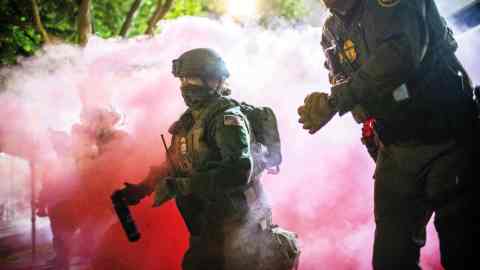 La última vez que se aplicó la Ley de insurrección fue durante los disturbios de Los Ángeles de 1992.