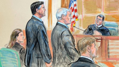 A Comey se le acusa de falso testimonio y de obstrucción de procedimientos del Congreso.