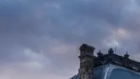 Louvre ha sido una fortaleza medieval, un castillo, un palacio y desde hace más de dos siglos un museo.