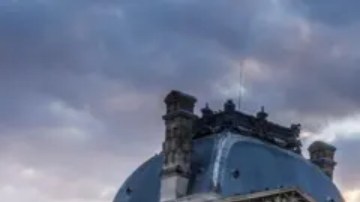 Louvre ha sido una fortaleza medieval, un castillo, un palacio y desde hace más de dos siglos un museo.