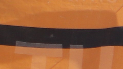 Aficiondos respaldan a los manifestantes afuera del estadio de los Dodgers.