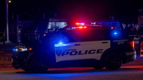 La menor logró escapar tras morderlo y correr hasta la escuela.