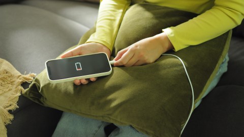 Desactivar algunas funciones de tu teléfono puede acelerar el proceso de carga del dispositivo