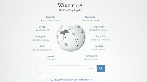 Musk quiere que la Grokipedia sea gestionada por su propia Inteligencia Artificial