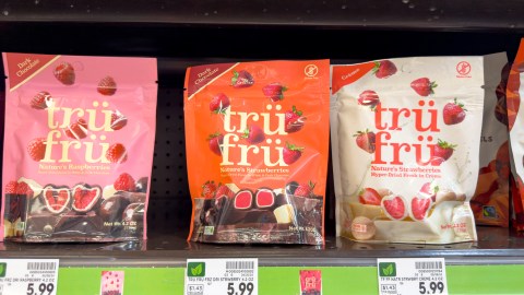 Retiran del mercado snacks de Tru Fru por presencia de metal en fruta liofilizada