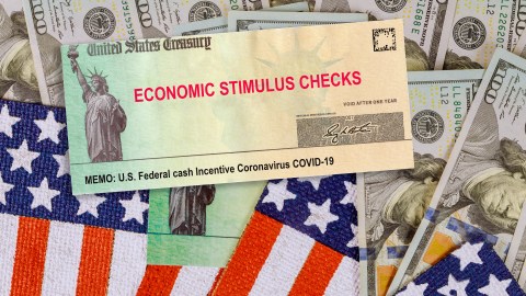 ¿Quiénes en California recibirán un estímulo de $725 en octubre 2025?