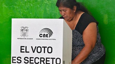 Ecuador vota "no" a las 4 preguntas del referéndum promovido por el presidente Daniel Noboa