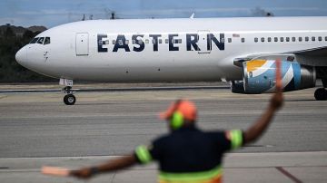 Trump declara el cierre total del espacio aéreo de Venezuela y el gobierno de Caracas califica el anuncio de "amenaza colonialista"