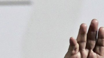 AMLO reaparece y advierte que saldrá a la calle en caso de un intento de golpe de estado y para defender a Sheinbaum