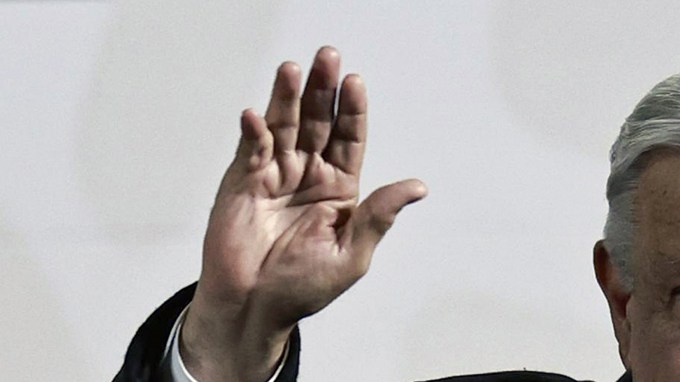 AMLO reaparece y advierte que saldrá a la calle en caso de un intento de golpe de estado y para defender a Sheinbaum