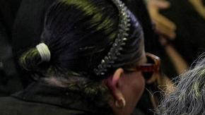 Familiares y amigos asisten al funeral de Carlos Manzo, el alcalde que fue asesinado a tiros durante un evento del Día de Muertos, en Uruapan, México.