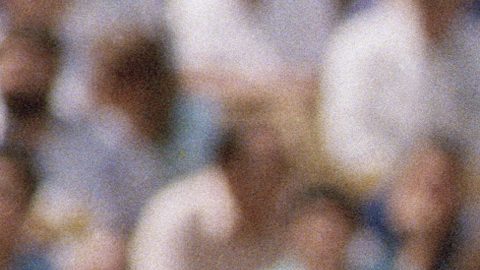 Fernando Valenzuela lanzando en el Dodger Stadium en 1988.