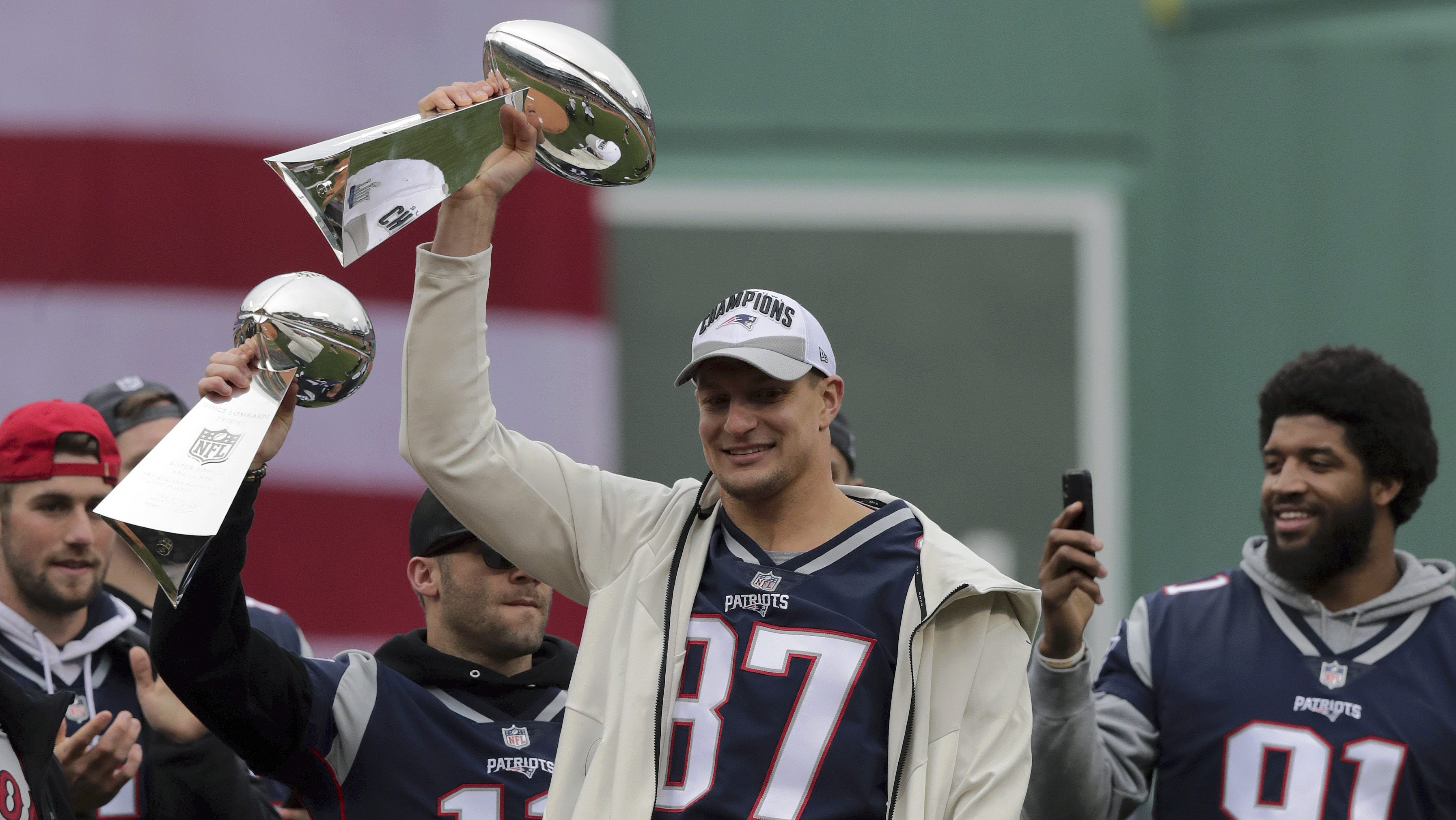 “Patriot para toda la vida”: Rob Gronkowski vuelve a casa para ...