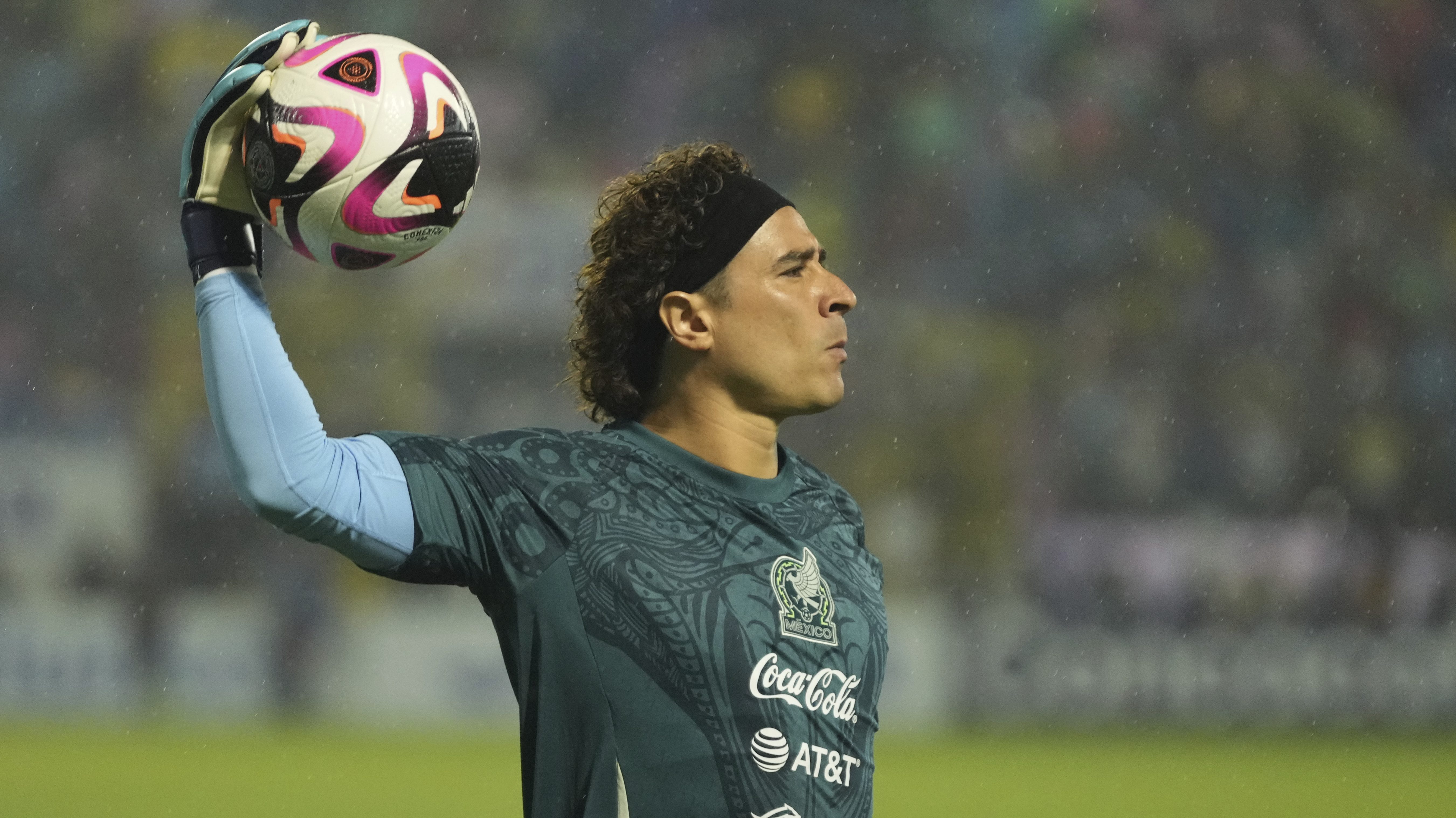 Guillermo Ochoa y su camino "seguro" al Mundial 2026 - La Opinión