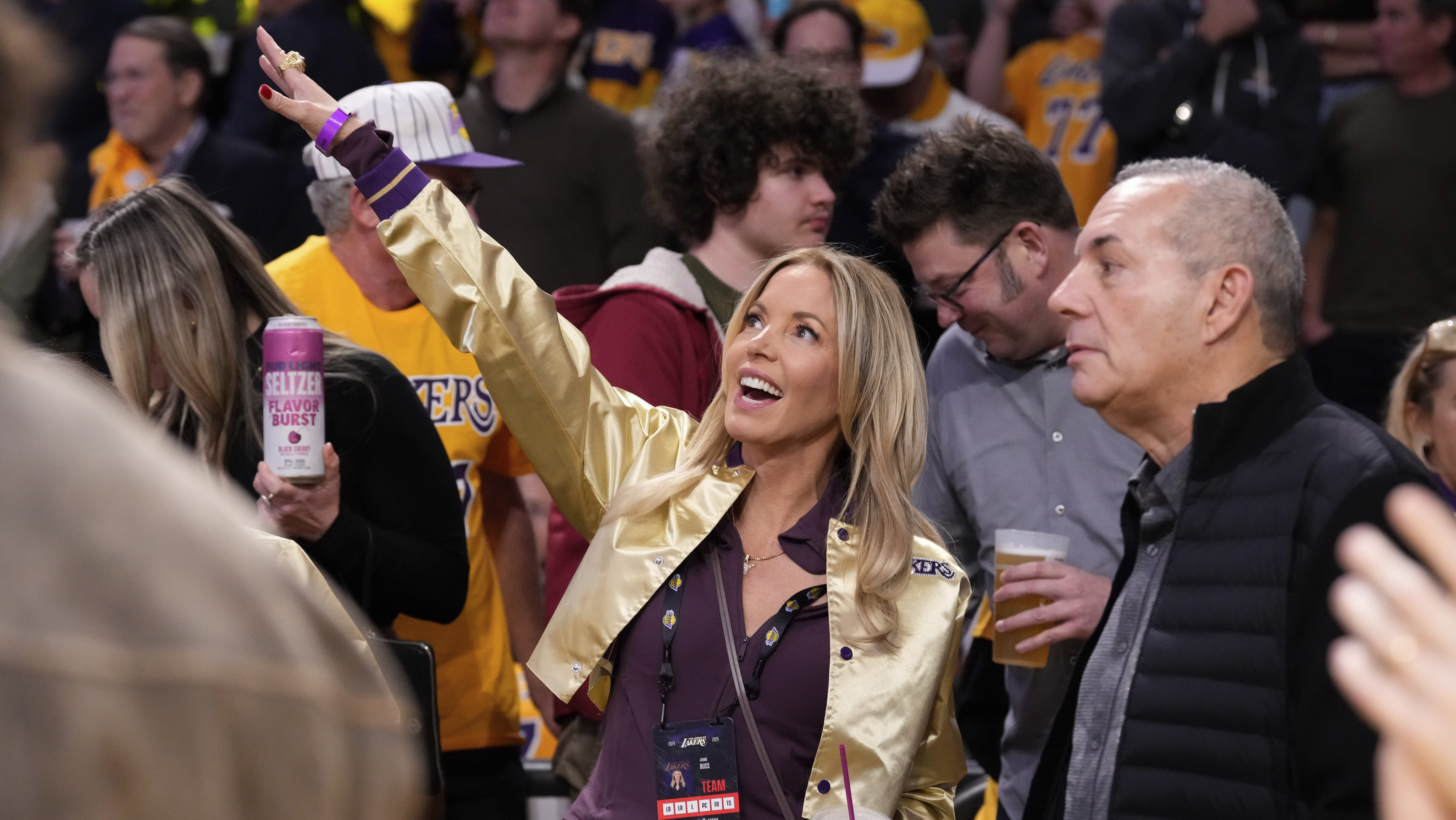 Los Lakers se despiden de Joey y Jesse Buss como ejecutivos tras la