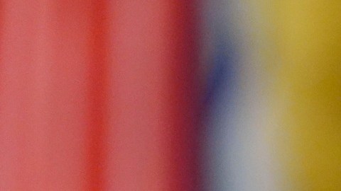 El gobierno de Trump impulsa nuevas reglas para votantes.