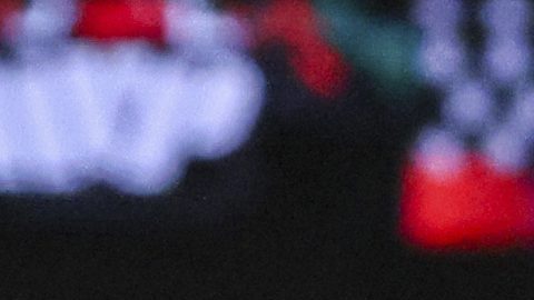 ARCHIVO - Jake Paul, derecha, lanza un golpe a Julio César Chávez Jr. durante su combate en peso crucero del 28 de junio de 2025, en Anaheim, California. (AP Foto/Etienne Laurent, Archivo)