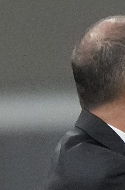 Santiago Giménez solo tiene un gol en la temporada.