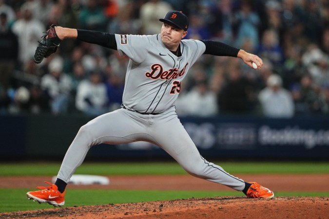 Tarik Skubal, de los Detroit Tigers, es el primer pitcher en ganar el trofeo Cy Young de la Liga Americana dos años seguidos desde Pedro Martínez en 1999-2000.