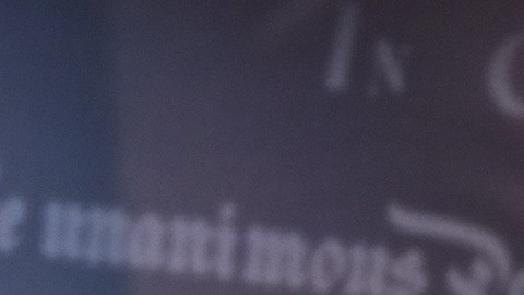 El líder John Thune considera innecesarias enmiendas a ley de caso Epstein, contrario al presidente de la Cámara, Mike Johnson.