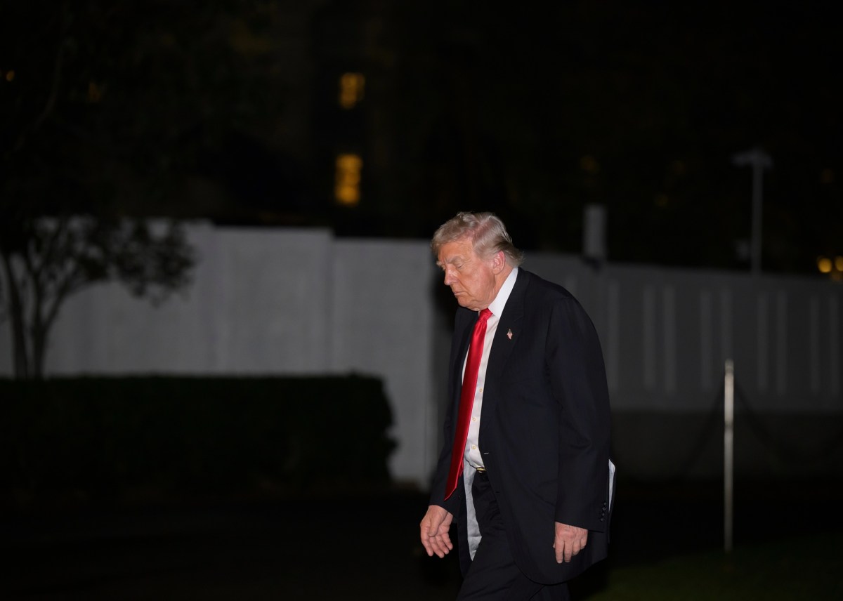 Queda Livre! Desaprovação de Trump entre Latinos Dispara por Políticas Econômicas e Imigratórias