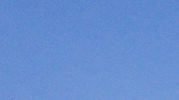 Manifestantes golpean a miembros de la policía durante la marcha de la Generación Z en CDMX.