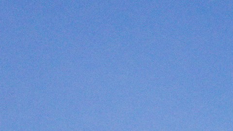 Manifestantes golpean a miembros de la policía durante una marcha de la generación Z en CDMX.