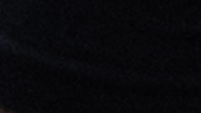 Stephen Curry, base de los Warriors de Golden State, yace en la cancha durante el partido ante los Rockets de Houston, el miércoles 26 de noviembre de 2025 (AP Foto/Benjamin Fanjoy)