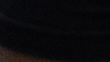 Stephen Curry, base de los Warriors de Golden State, yace en la cancha durante el partido ante los Rockets de Houston, el miércoles 26 de noviembre de 2025 (AP Foto/Benjamin Fanjoy)