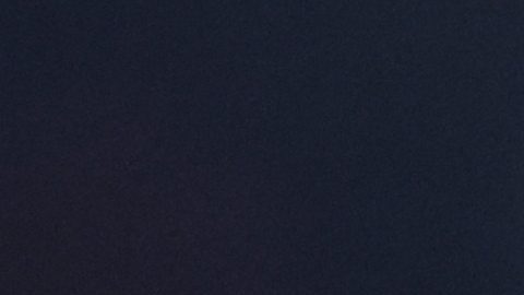 Ceedee Lamb, quien brilló en el juego con 7 recepciones, 112 yardas y un touchdown, muerde una pierna de pavo después del partido.