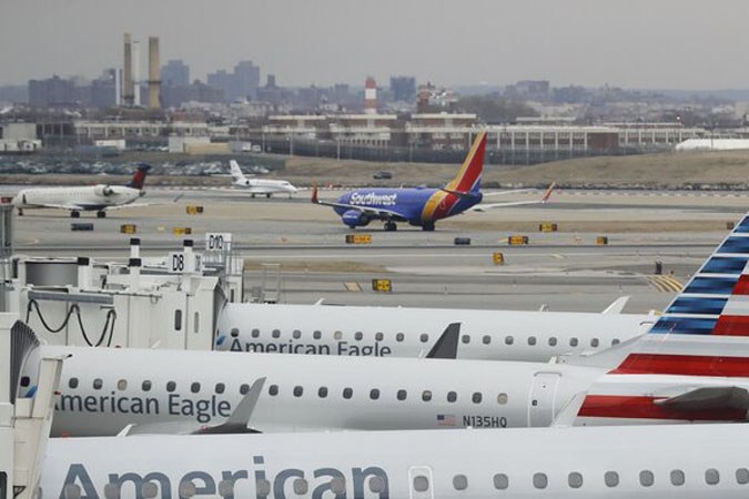 Aviones varados en terminales aéreas