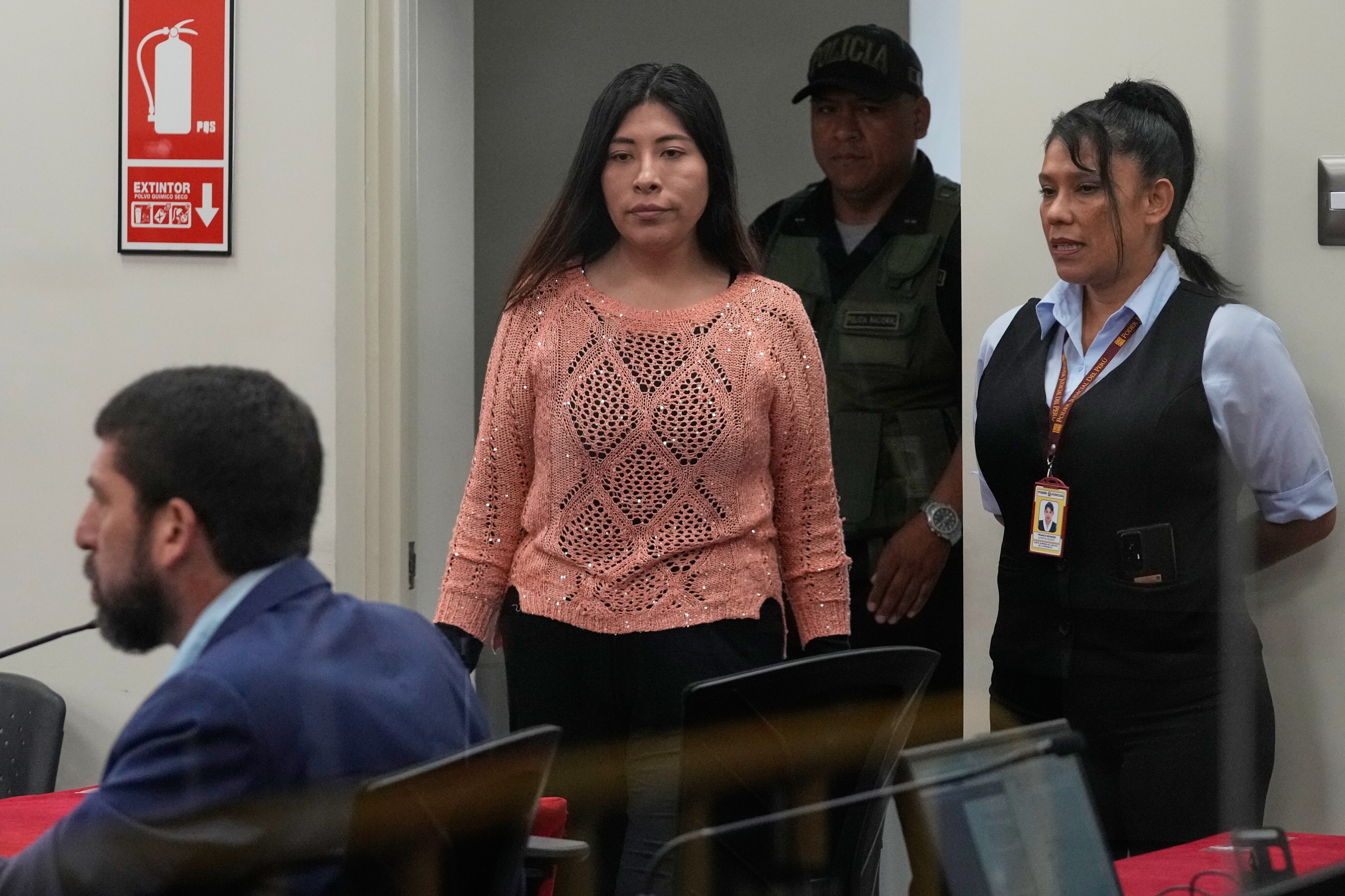 Perú rompe relaciones con México por asilo a exministra Betssy Chávez ...